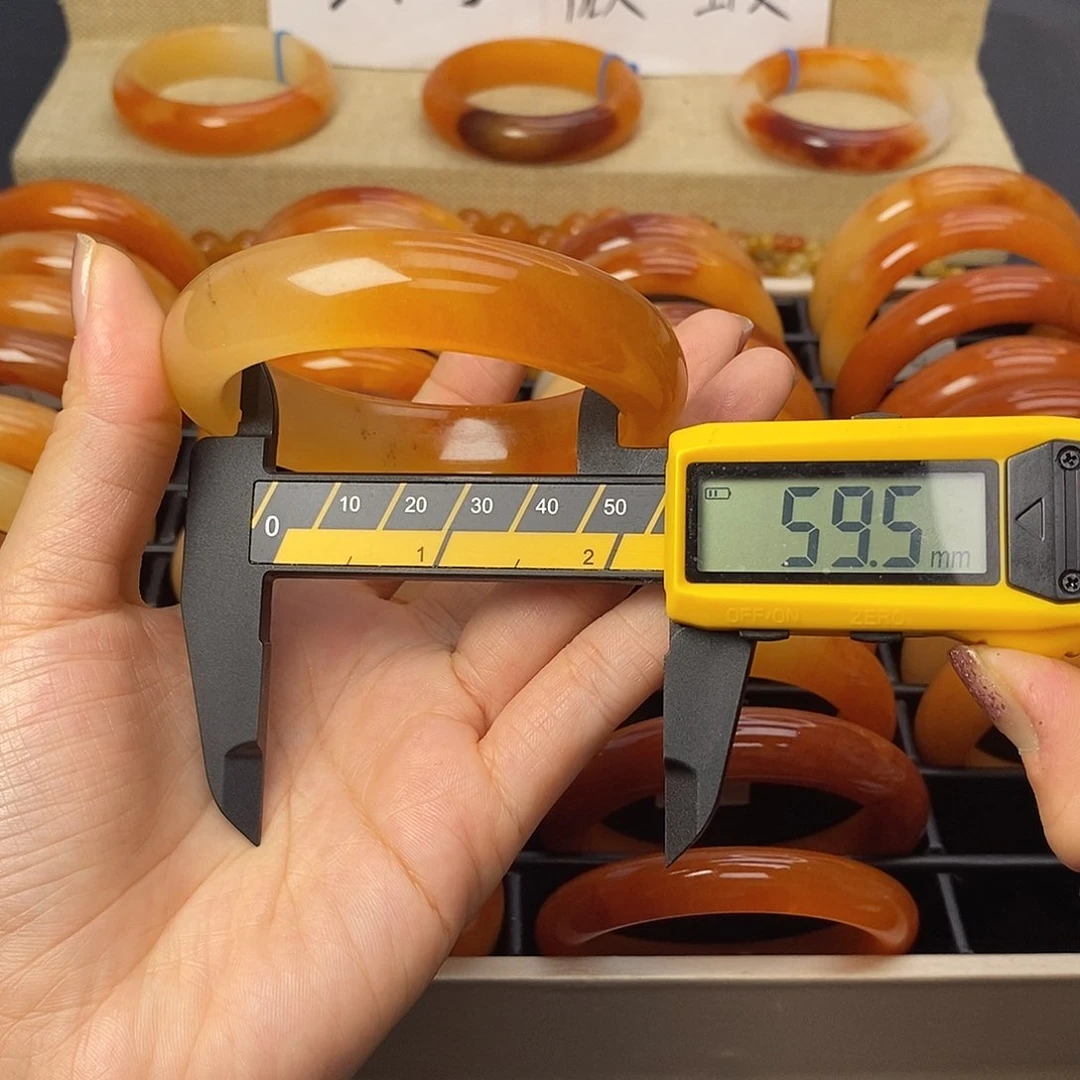 未镶嵌石英质玉（黄龙玉）手镯39号