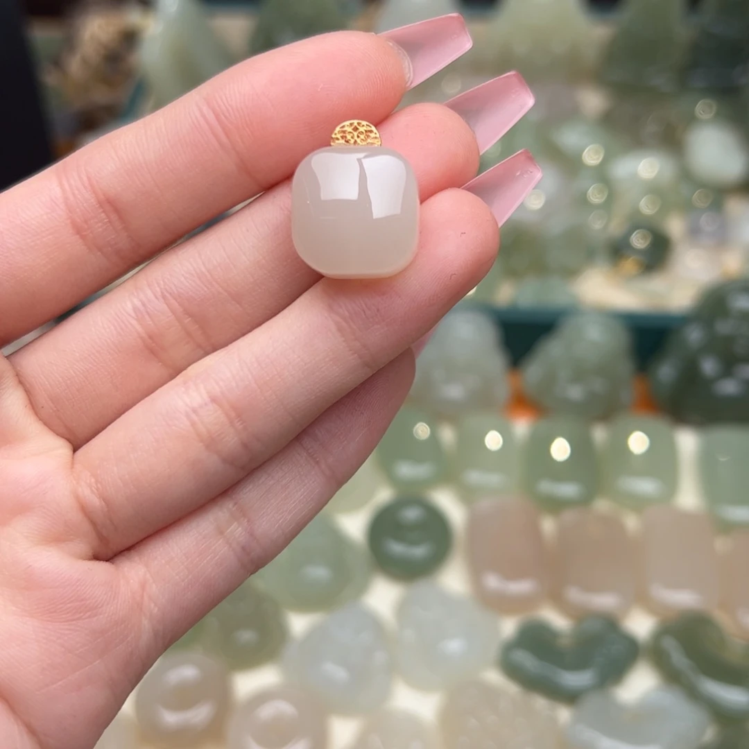 和田玉耳饰未镶嵌星****e