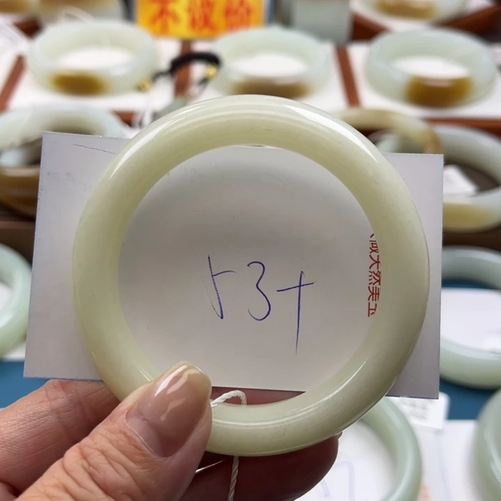 和田玉手镯未镶嵌西****子