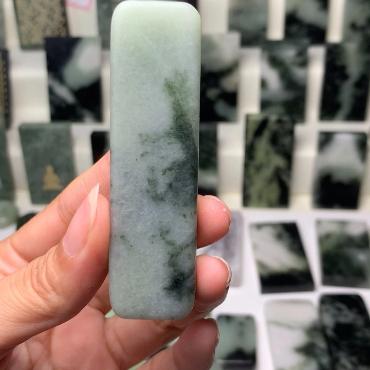 独山玉颈饰未镶嵌