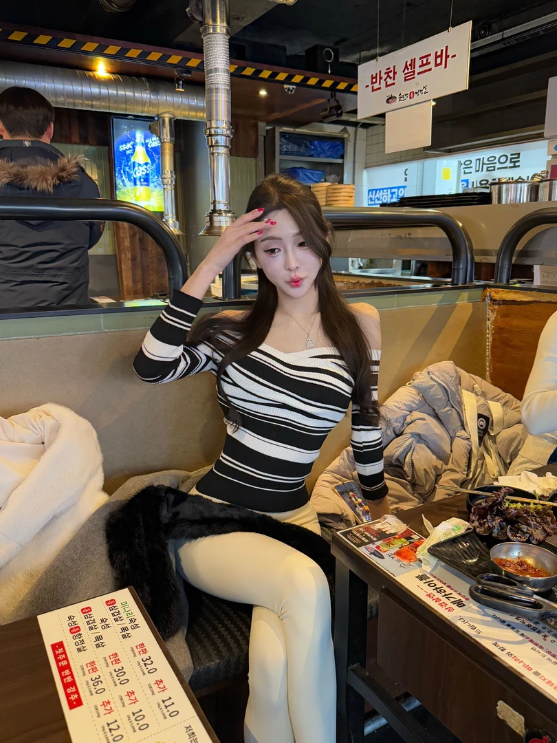 VK「黑白条纹」春秋针织长袖气质时尚百搭日常设计师显瘦