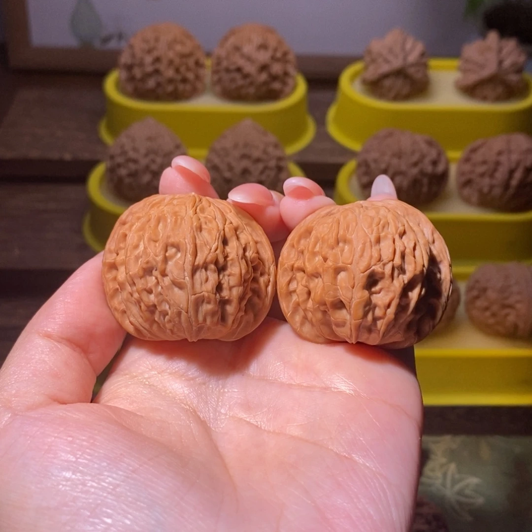 韩****吊坠文玩核桃全品38山地磨盘红皮头货