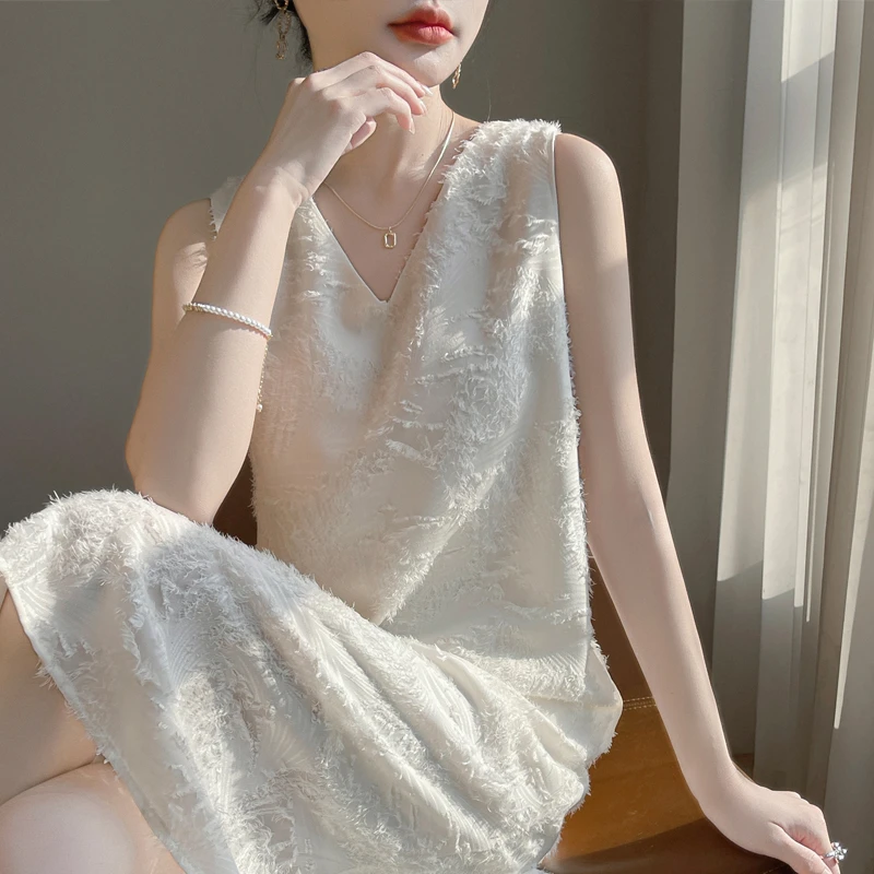 2025年夏季新款重工高级V领剪花连衣裙女法式设计感流苏直筒裙A73