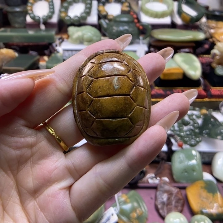 未镶嵌岫岩河磨玉（透闪石质玉）把件