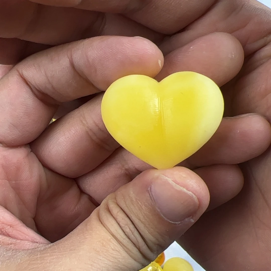 大***臭琥珀未镶嵌珠宝奇石