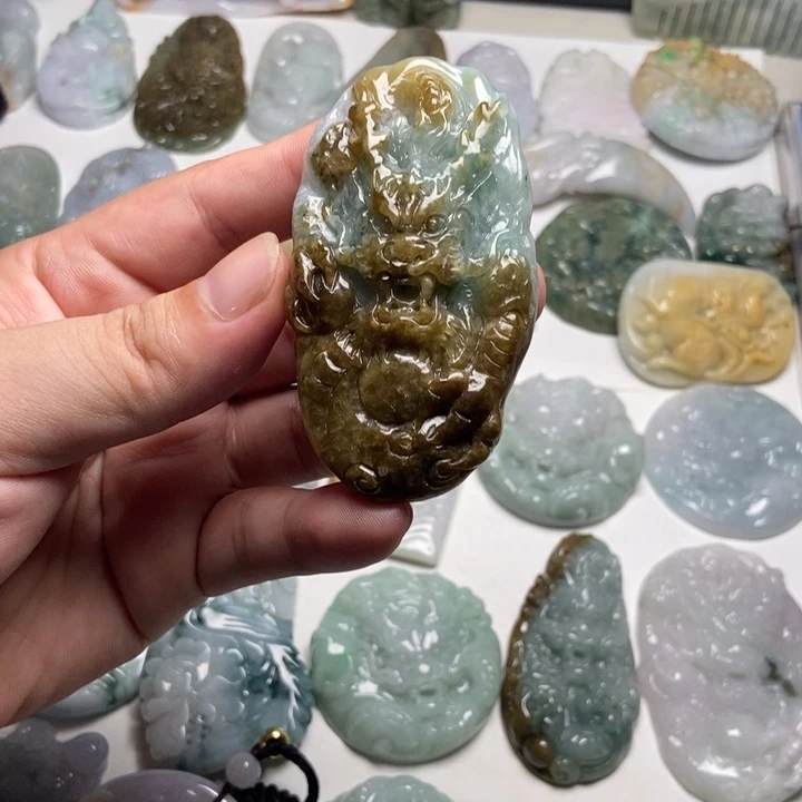 颈饰未镶嵌翡翠龙牌62