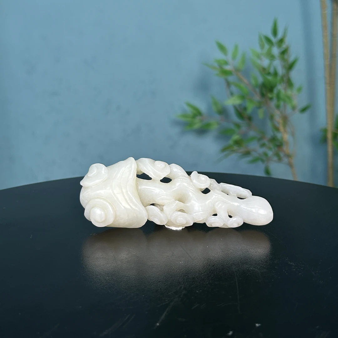 LOT.12/和田玉灵芝雕件/Q531203