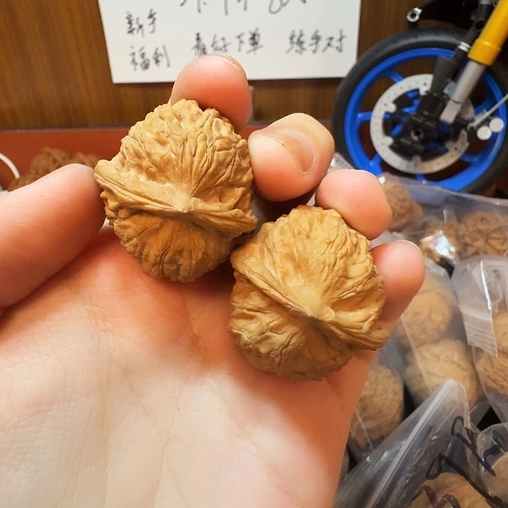 吊坠桃核32尺小众金龟子