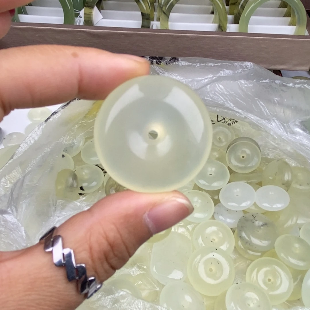 雾***非蛇纹石玉未镶嵌颈饰