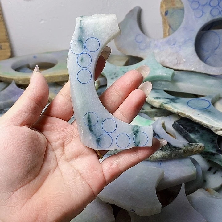 翡翠未镶嵌颈饰翡翠