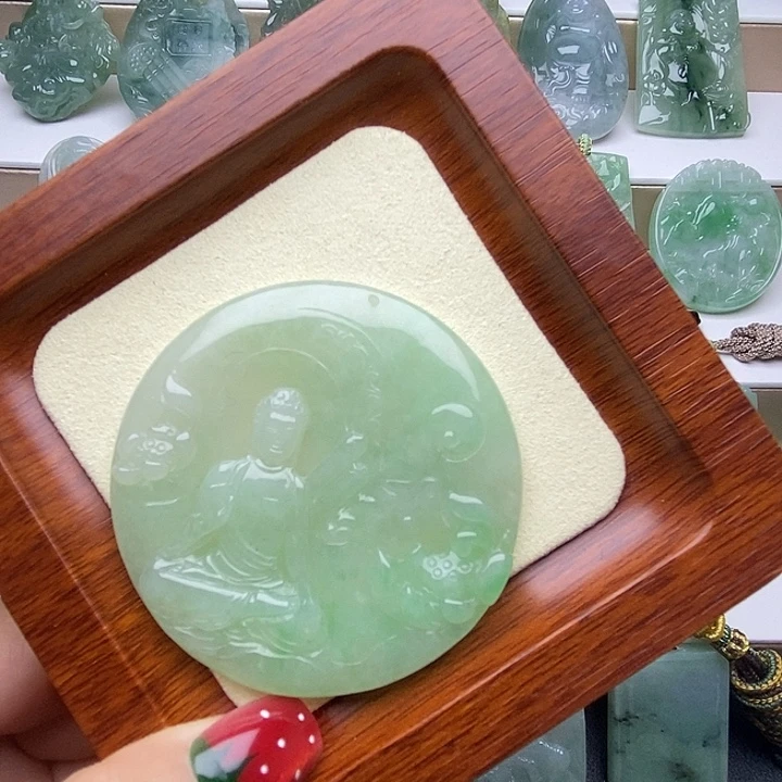 翡翠未镶嵌颈饰大日如来