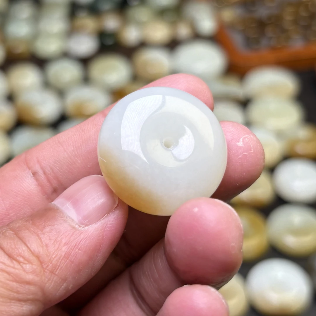 28✖️13黄糖白玉一口糖新疆和田玉平安扣吊坠挂件细润老熟干净