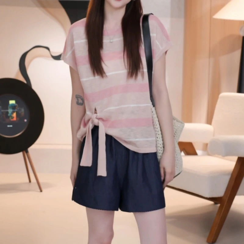 宽松慵懒风后背镂空纽扣撞色条纹针织衫+百搭显瘦短裤LK2503437