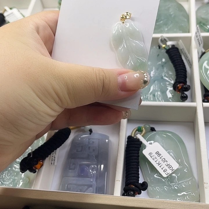 翡翠未镶嵌吊坠(赠链)纯天然A货翡翠吊坠