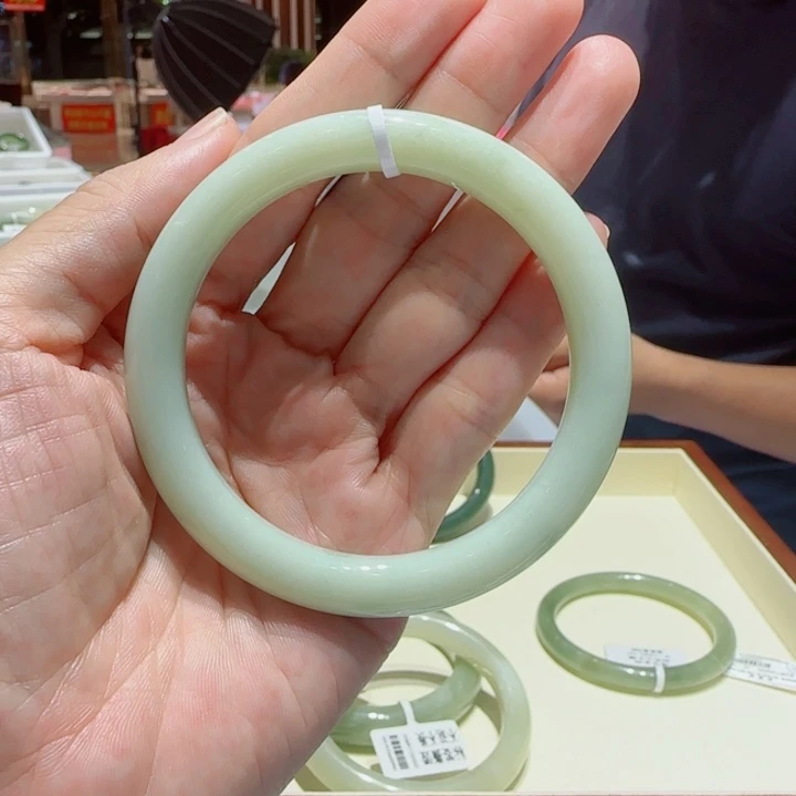 和田玉未镶嵌手镯6