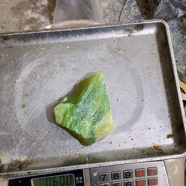 未镶嵌蛇纹石玉珠宝奇石