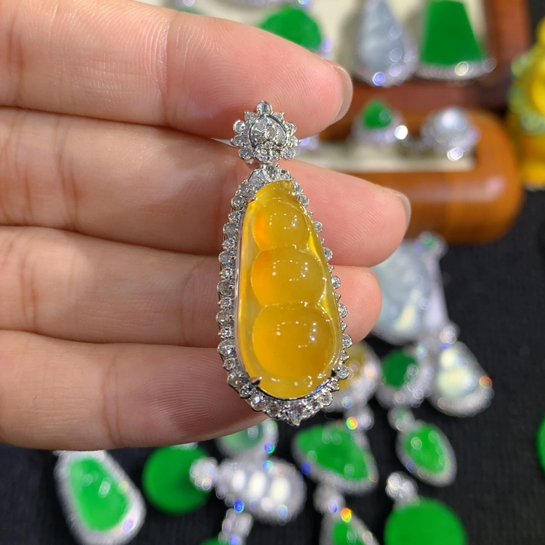 翡翠18K金镶嵌颈饰