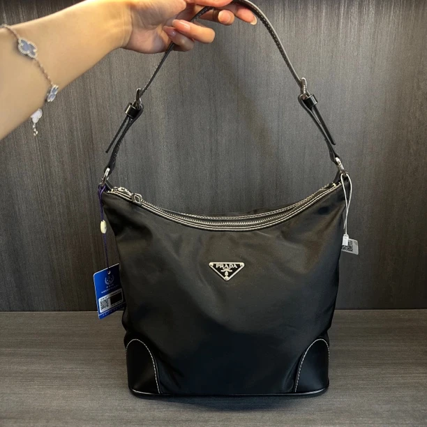 95新 Prada/普拉达 兔兔奢W/普拉达单肩包/14049