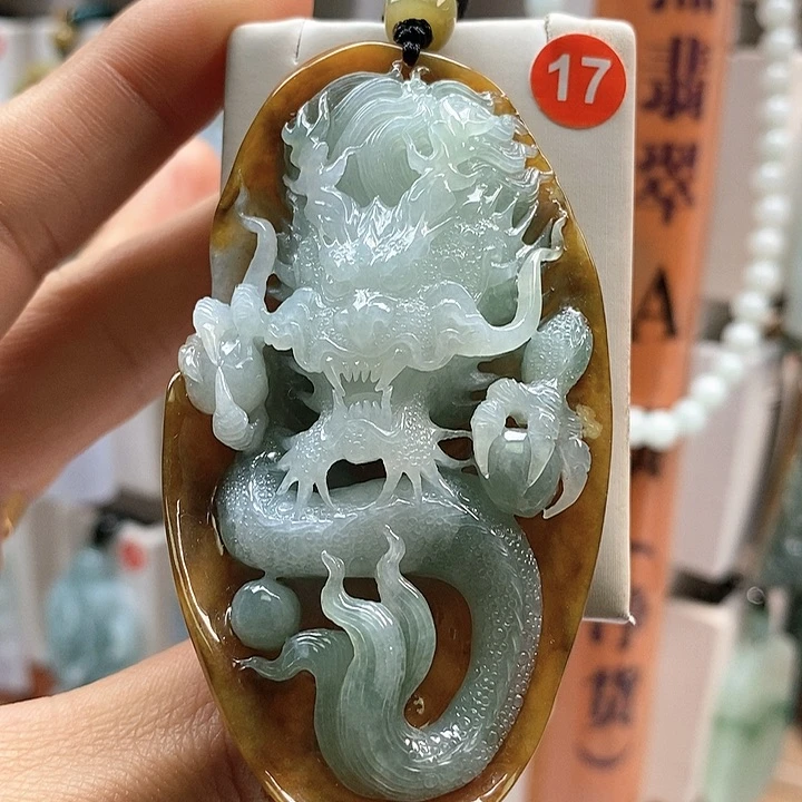 翡翠颈饰未镶嵌天***骑龙牌