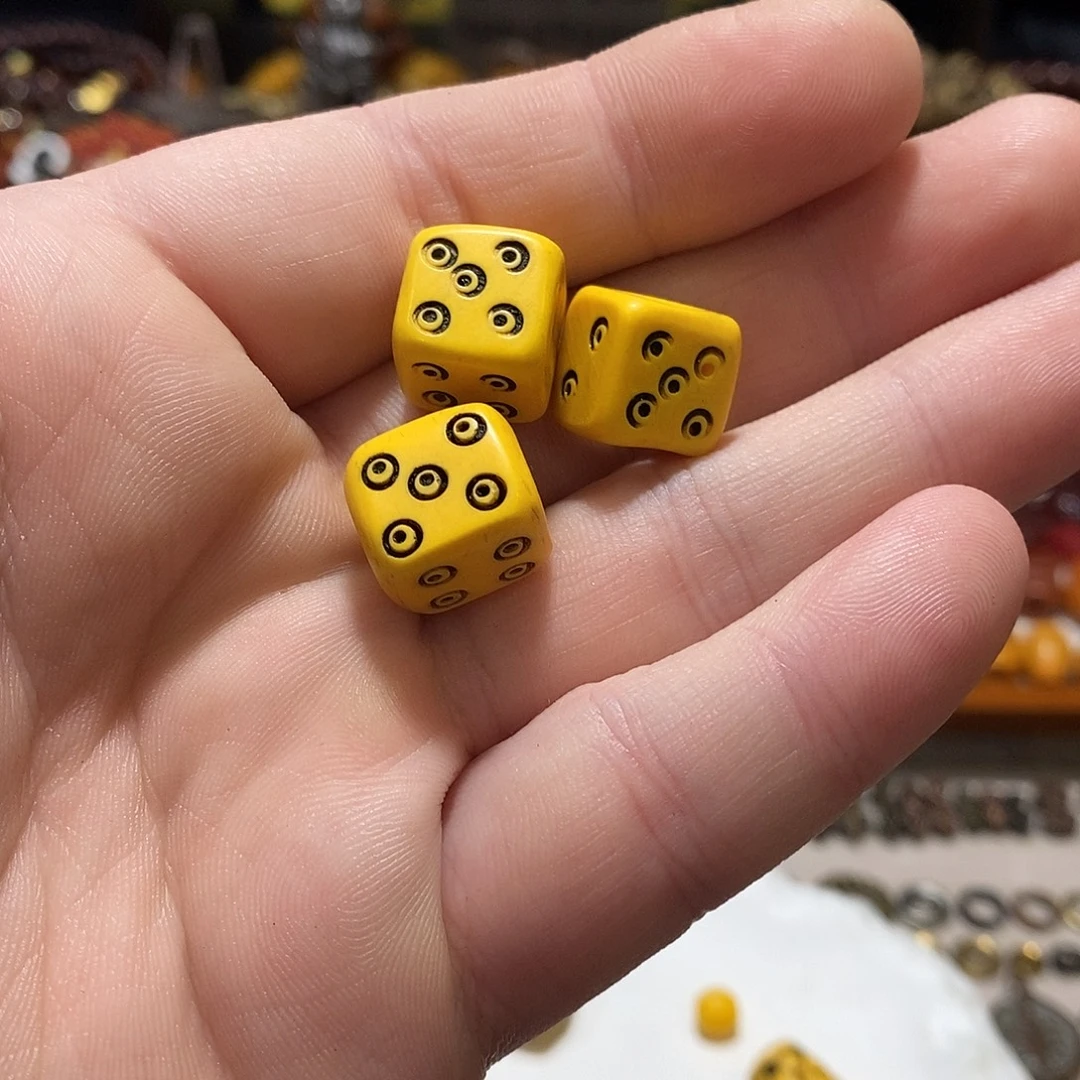 铜铁合金类随机发一个骰子