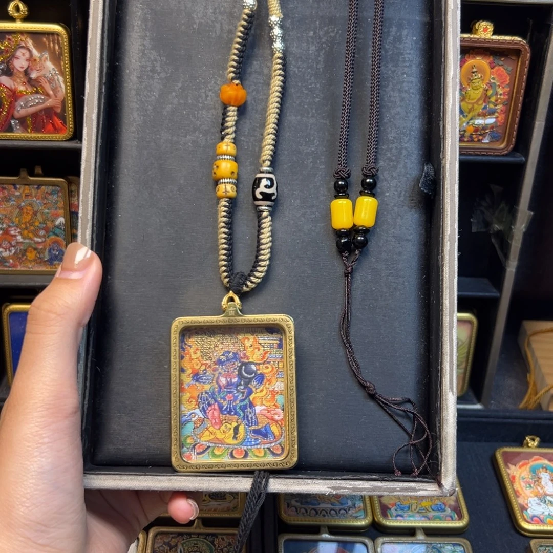 今***么吊坠美丽的小镇和美丽的