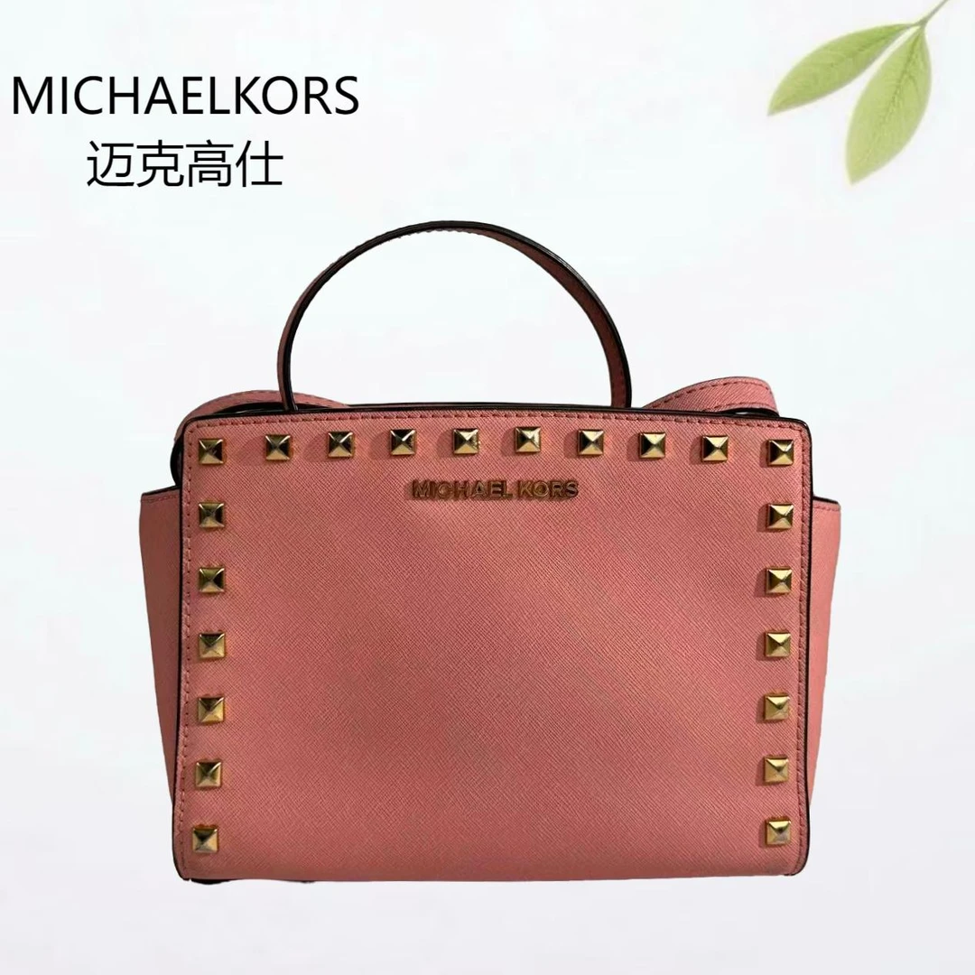95新 MICHAEL KORS/迈克高仕 粉色金钉斜挎包G25804036底长23X18