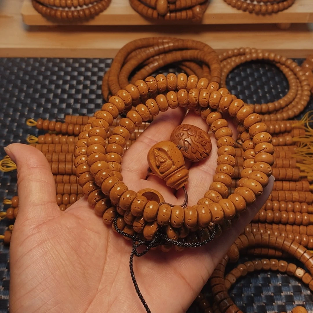 白***仕吊坠桃核桃核脖挂