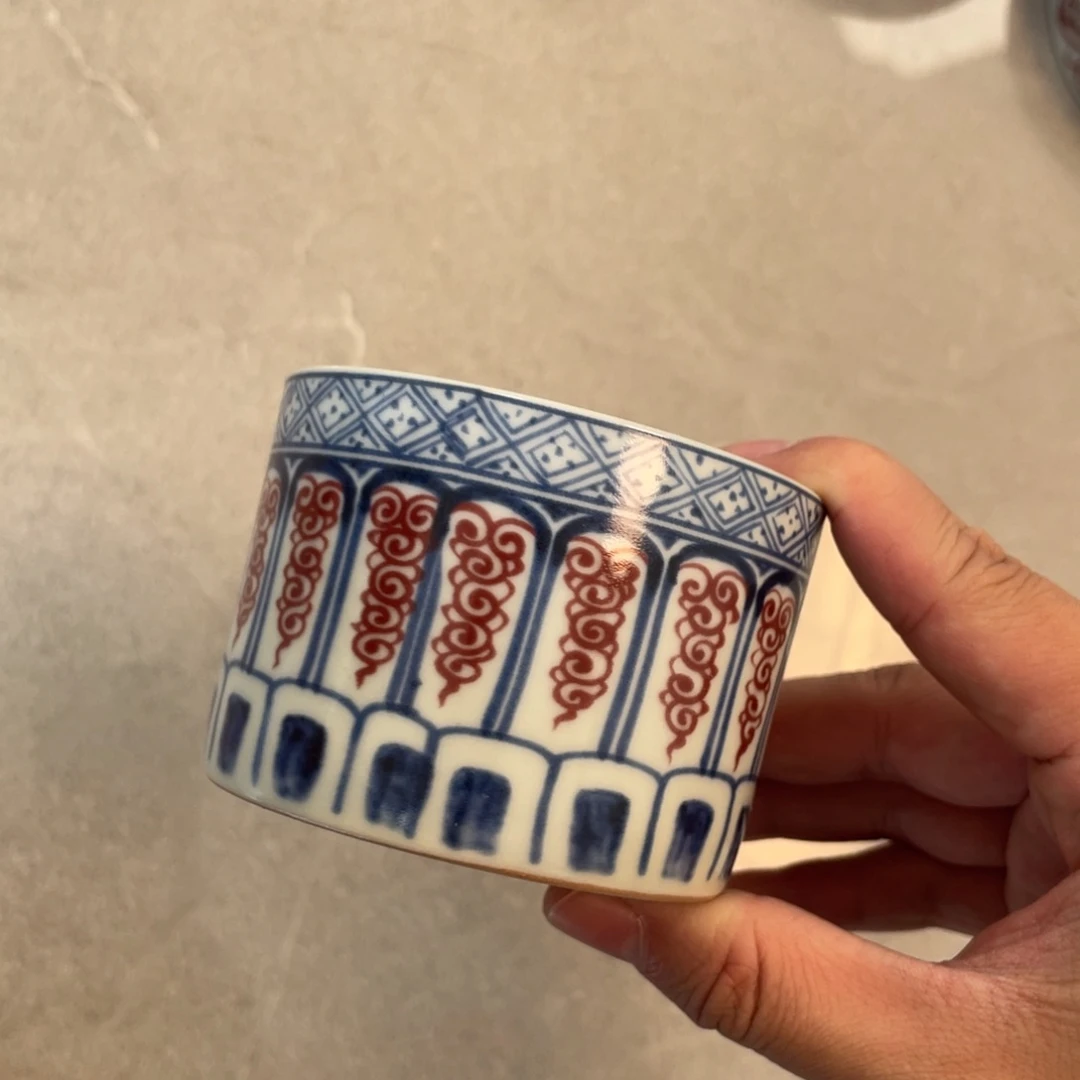 瓷片景德镇釉里红卷草纹直口杯