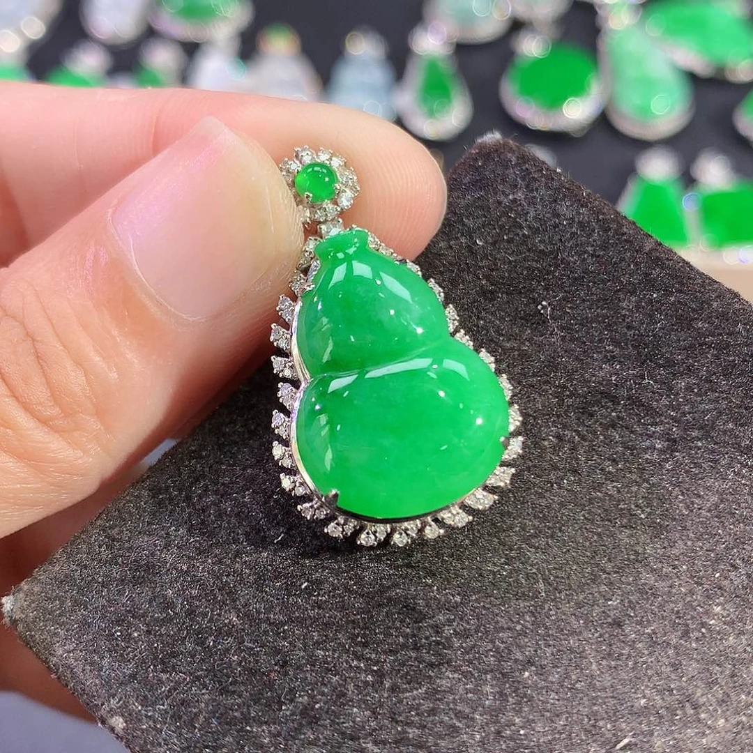 翡翠18K金镶嵌吊坠(赠链)