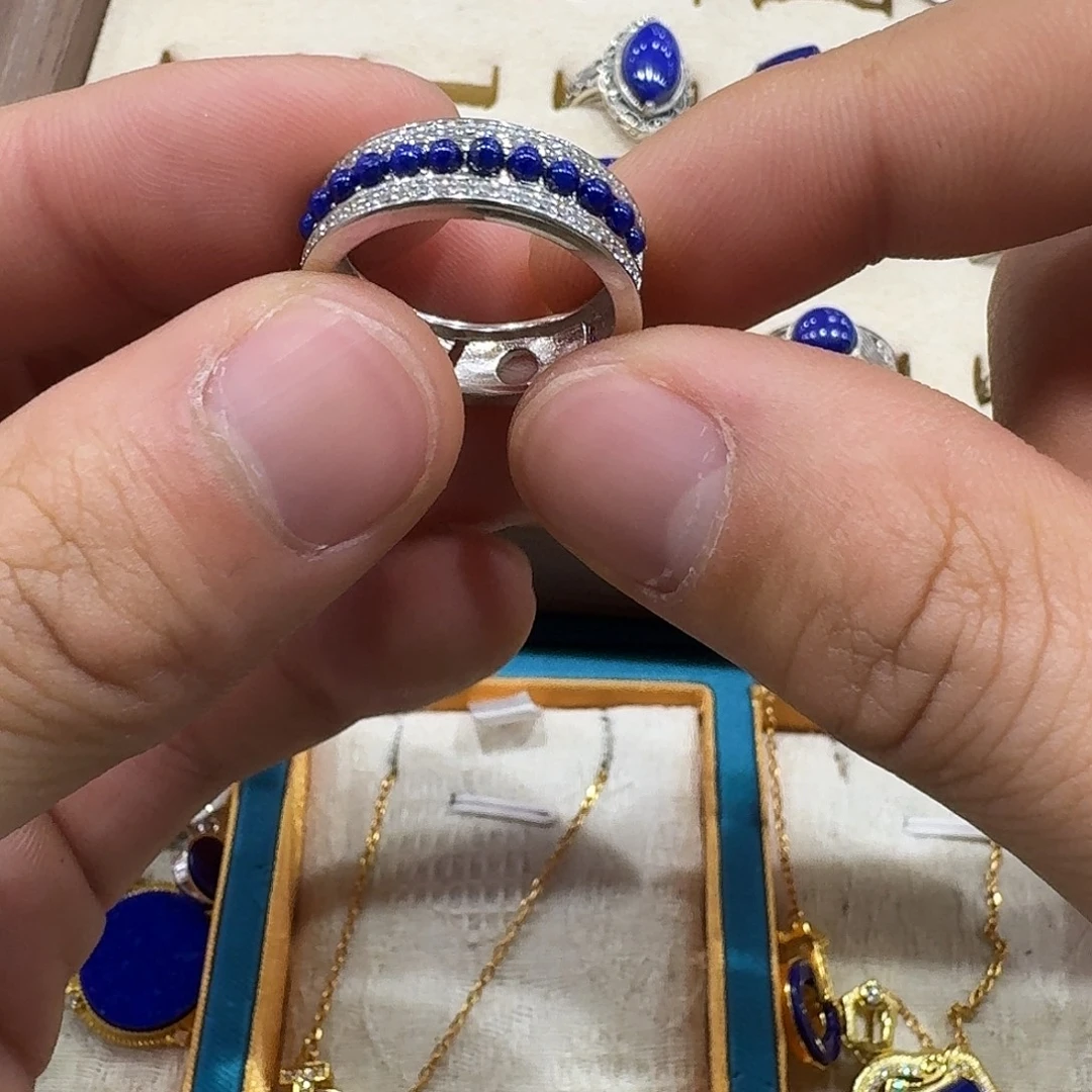 ****静和田玉未镶嵌戒指