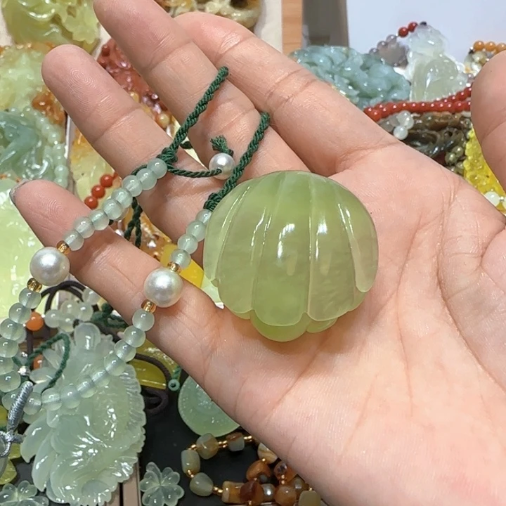 未镶嵌蛇纹石玉吊坠