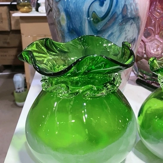 琉璃花瓶高21厘米口径10厘米