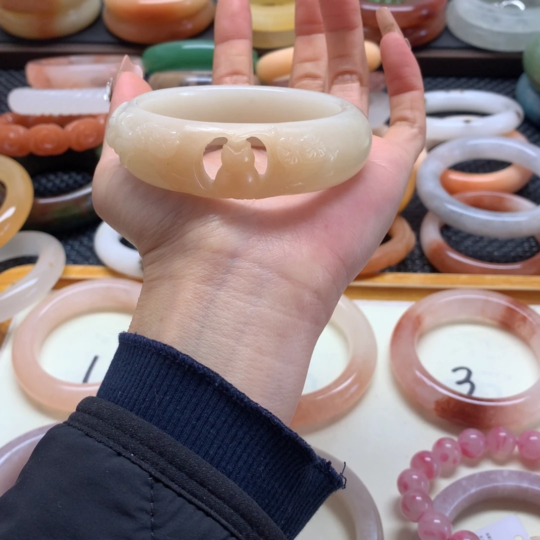 石英质玉手镯未镶嵌后*