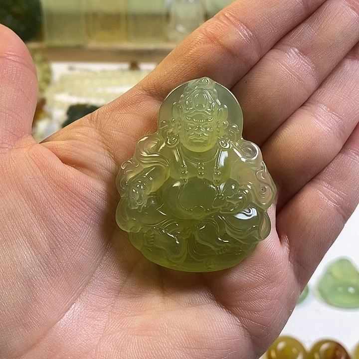 三***金蛇纹石玉未镶嵌颈饰