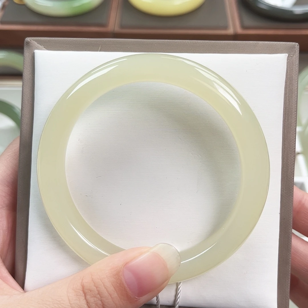 和田玉未镶嵌手镯冰糖雪梨 毕业