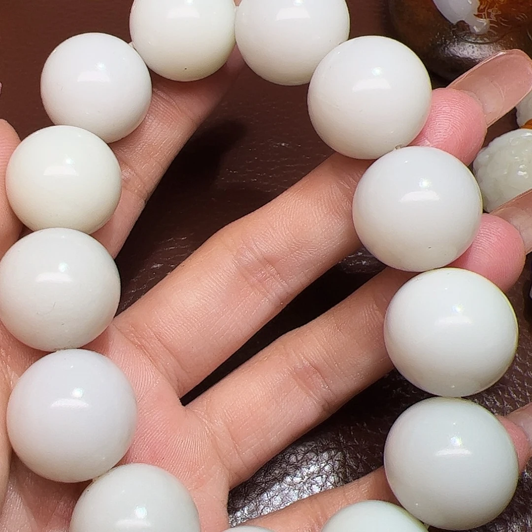 用***9和田玉未镶嵌颈饰