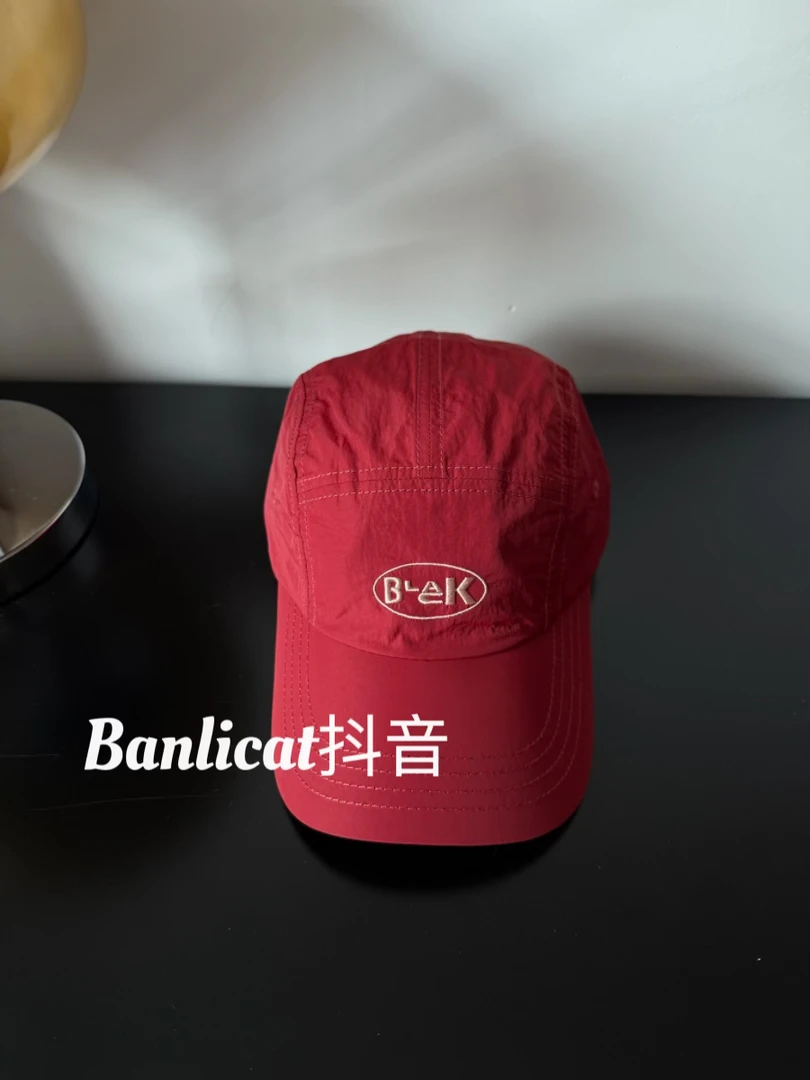 超轻无感透气轻薄防水户外速干鸭舌帽运动显白红色字母棒球帽男女