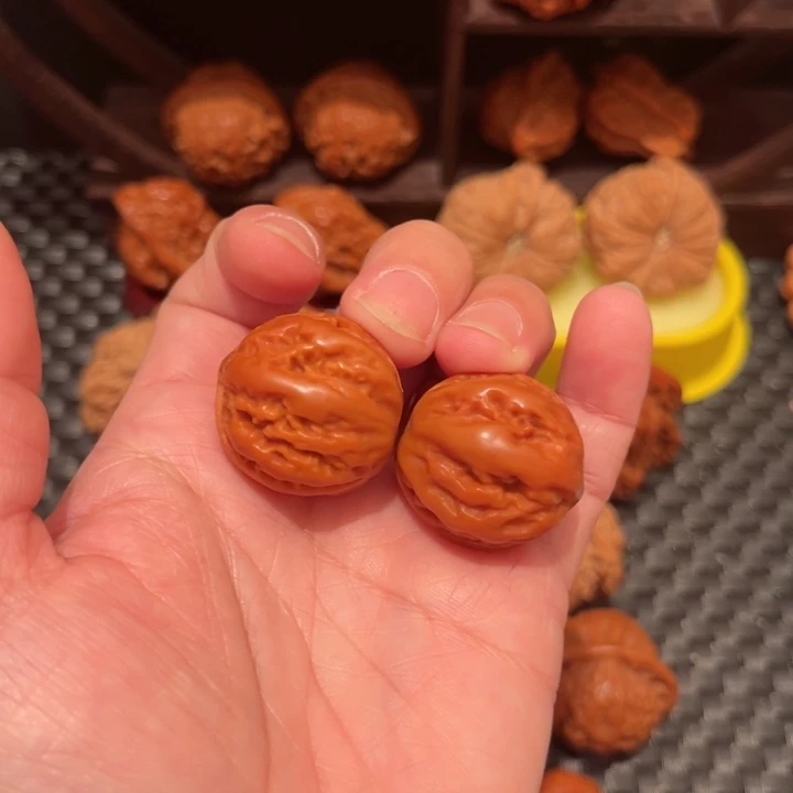 文玩核桃把件南*粗筋霸王龙