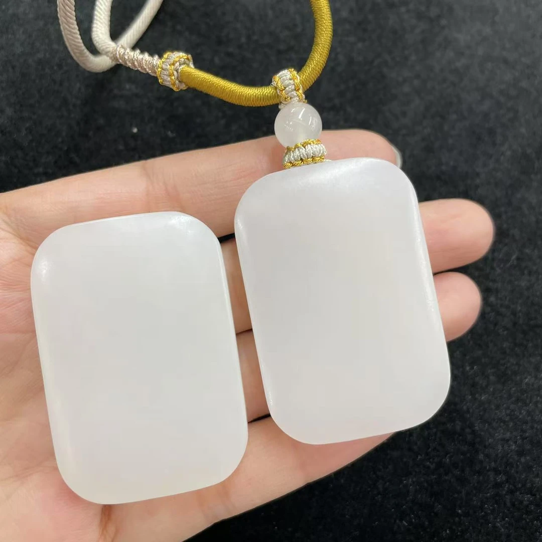 【玉经纶】32393/Q28-和田玉无事牌吊坠-多样性发其一