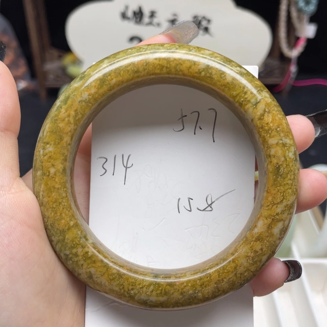 蛇纹石玉未镶嵌手镯