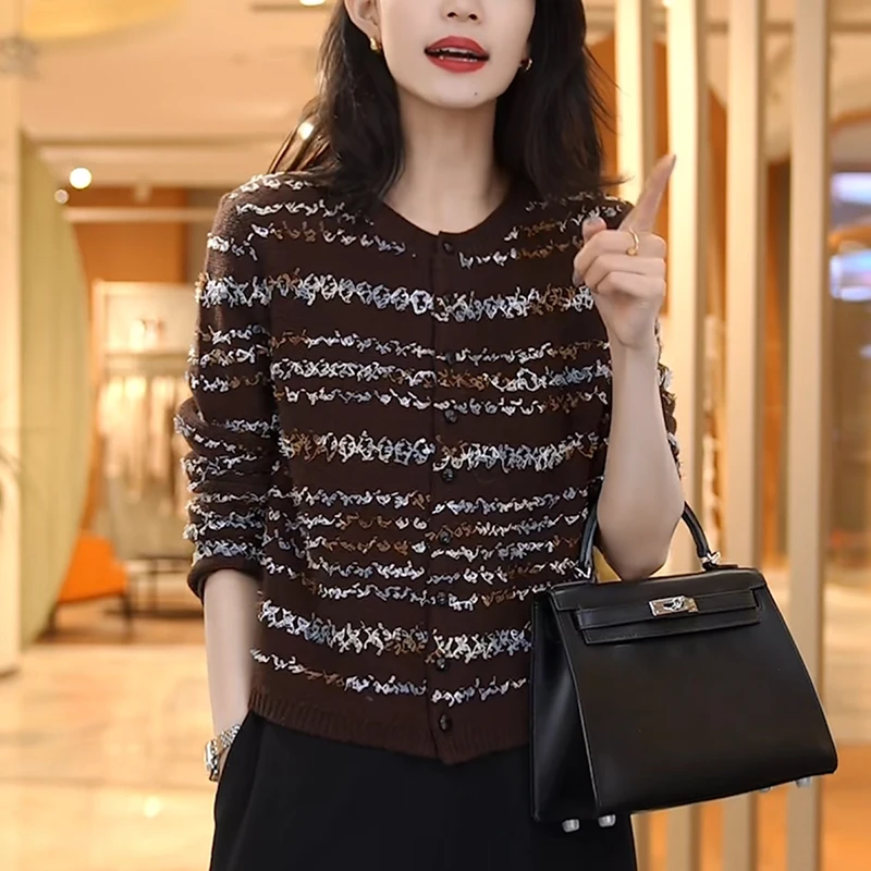 圆领咖色长袖外套女士2025秋季软糯洋气减龄休闲显瘦针织开衫上衣