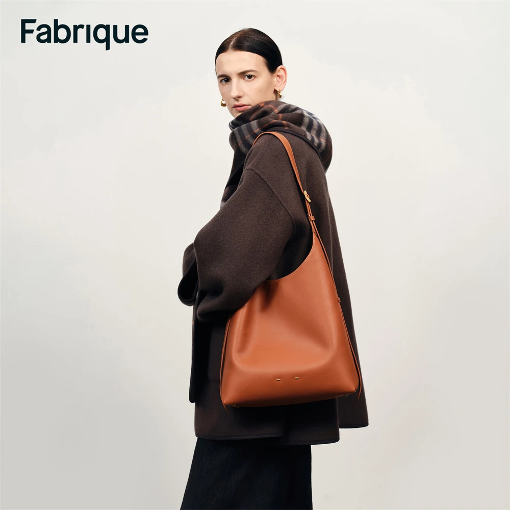 Fabrique Duomo【垂耳包】纳帕牛皮双扣肩带Hobo包 - 中号