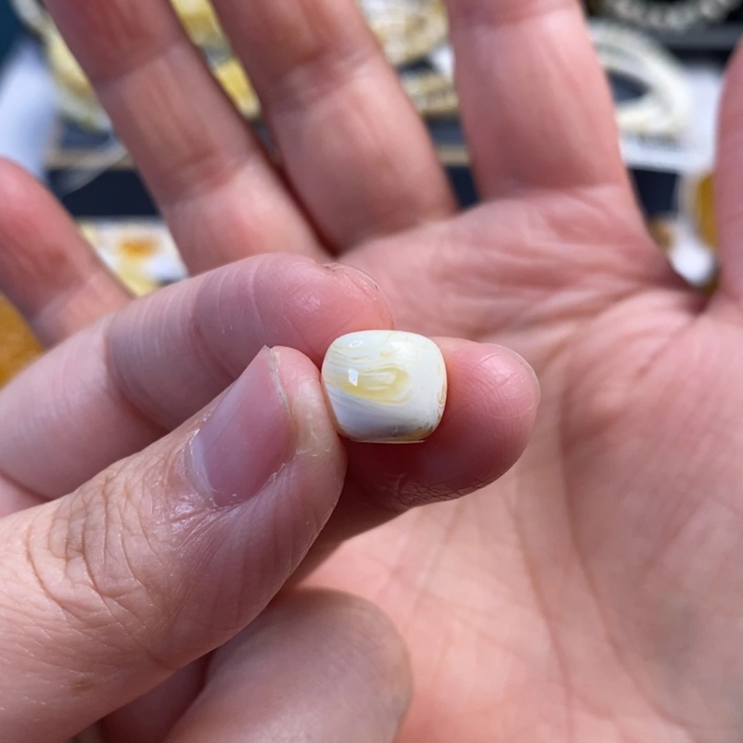 蜜蜡未镶嵌裸石瓷白拉丝纹老型单珠10.3