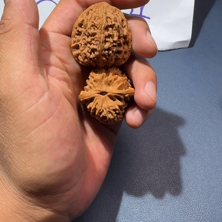 文玩核桃吊坠举**子南疆石