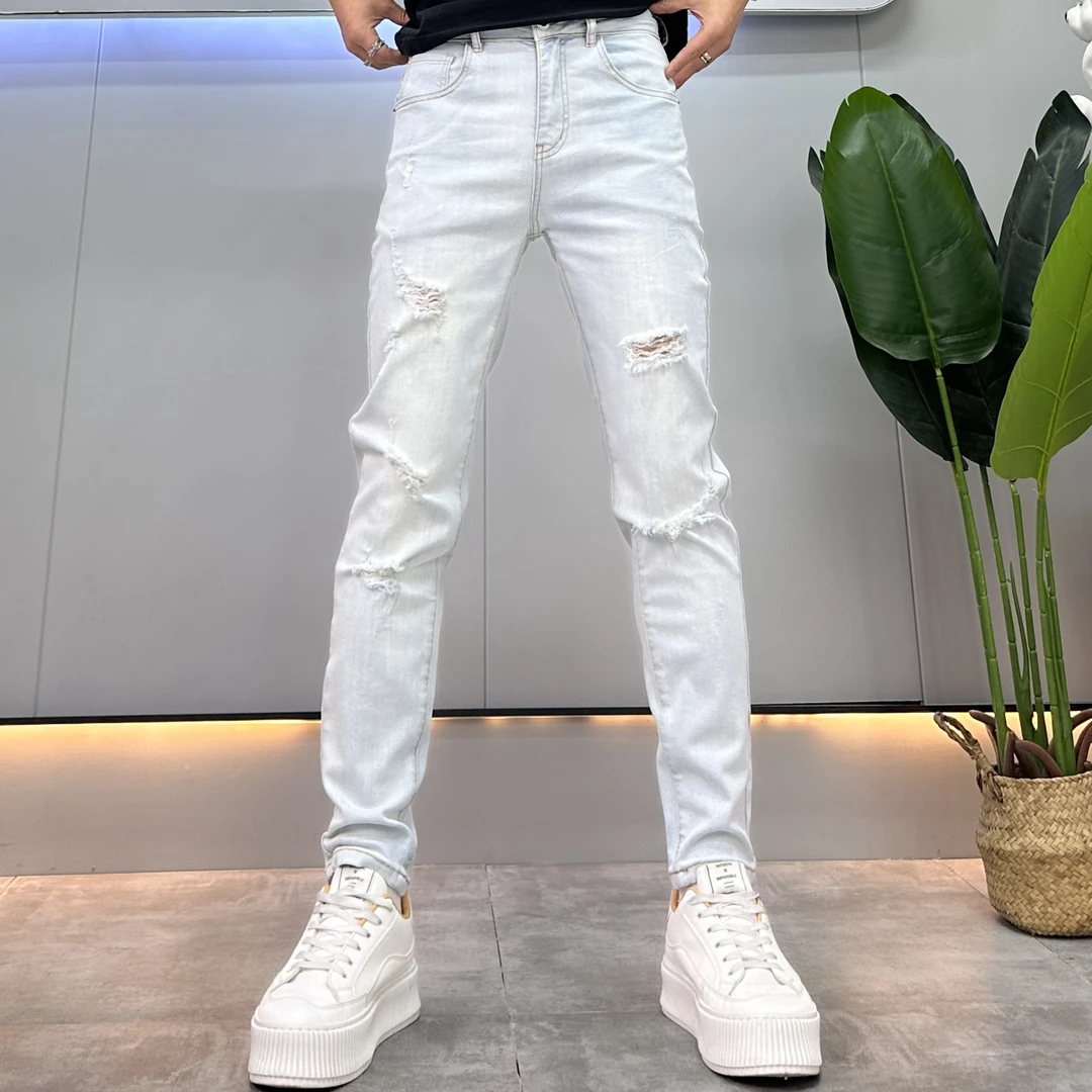 浅蓝色破洞牛仔裤男薄款2025夏季新款时尚流行刮烂修身小脚九分裤
