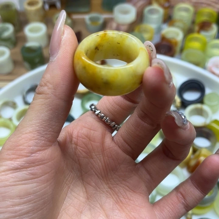 蛇纹石玉未镶嵌戒圈