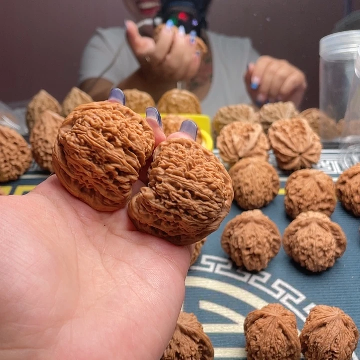 狮****玩南疆石44文玩核桃
