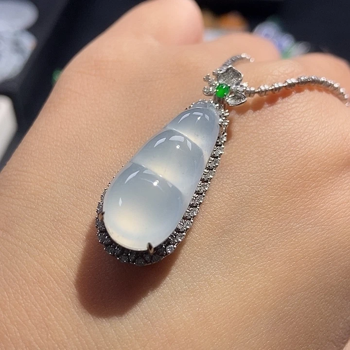 颈饰18K金镶嵌翡翠不含项链