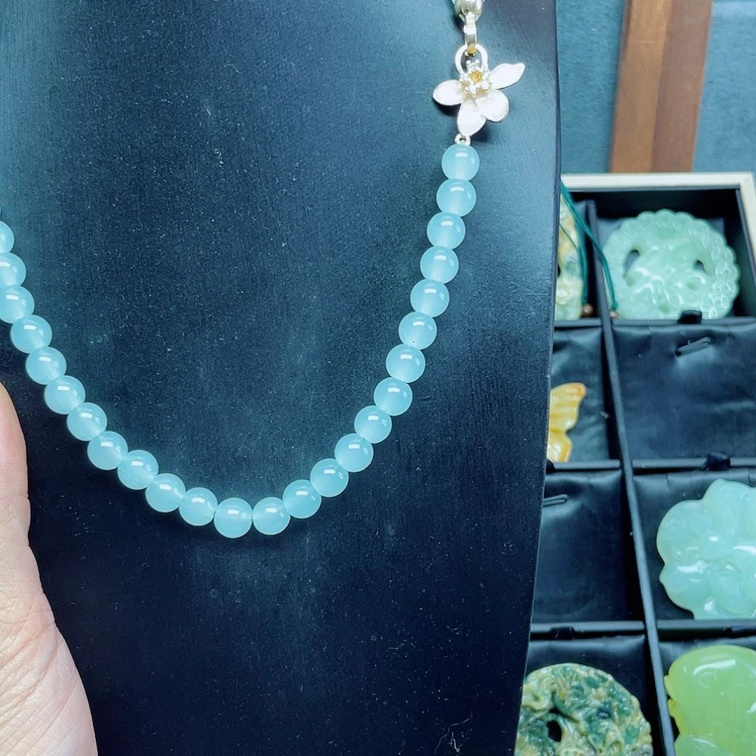 蛇纹石玉未镶嵌颈饰