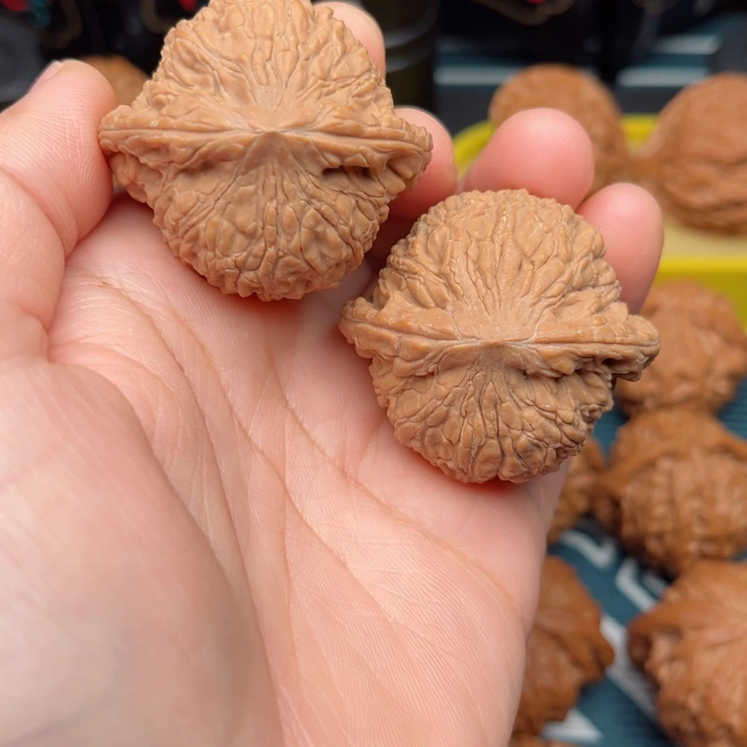 【闪购商品】桃木文玩核桃手把件41绣球